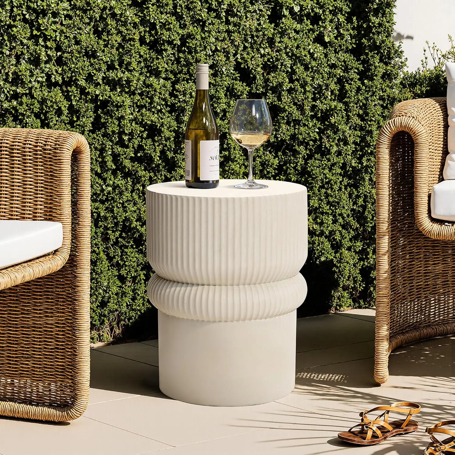 

LuxenHome 18" Fluted Outdoor Side Table, Beige Modern Round Side Tables, Sculptural Small Accent Table for Backyard, Porch, Gard