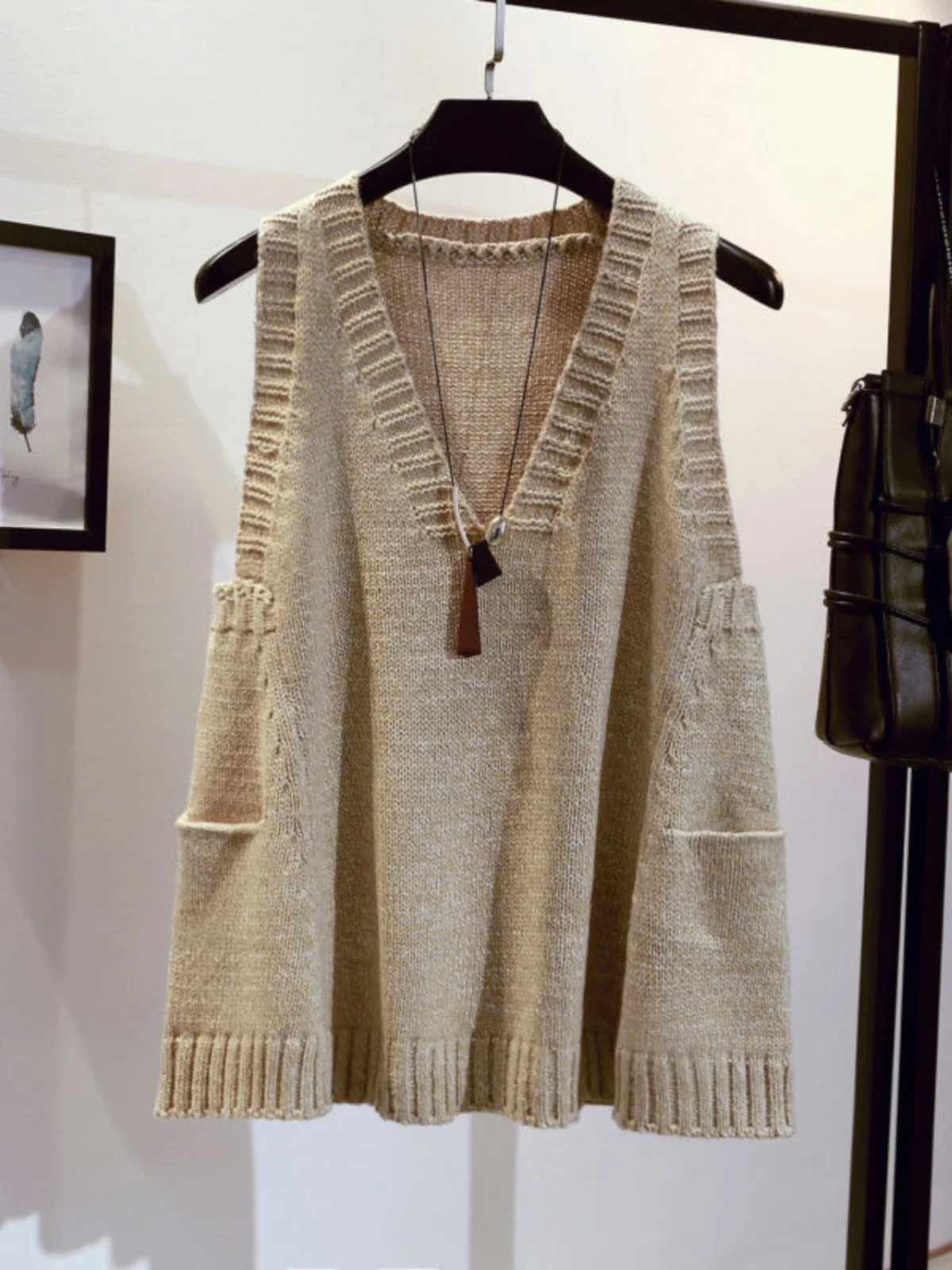 

Вязаный жилет-топ большого размера с V-образным вырезом, трикотажное пальто для женщин, с пуговицами, повседневная одежда, подходит для любого типа фигуры