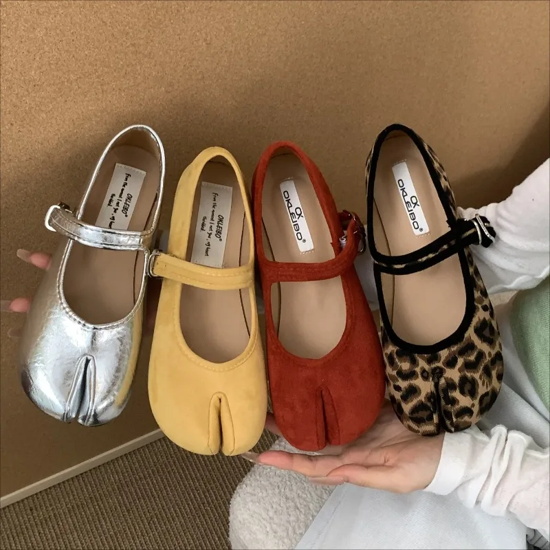 

Designer Split Toe Mary Janes Women Buckle Strap Tabi Ninja Shoes Trotter Flats Barefoot Tabis Mocassines Mujer Japan Loafers