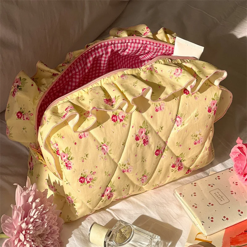 

Women's Cosmetic Bag Flower Makeup Storage Bag Butterfly Flower Cotton Makeup Bag Fashion Toiletry Bag Sweet Style Cosmetic Bag