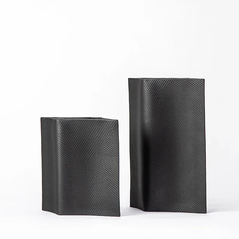 

Modern dark gray hammer spot, resin creative flower spot, resin handicraft, model room, side cabinet, dried flower vase.