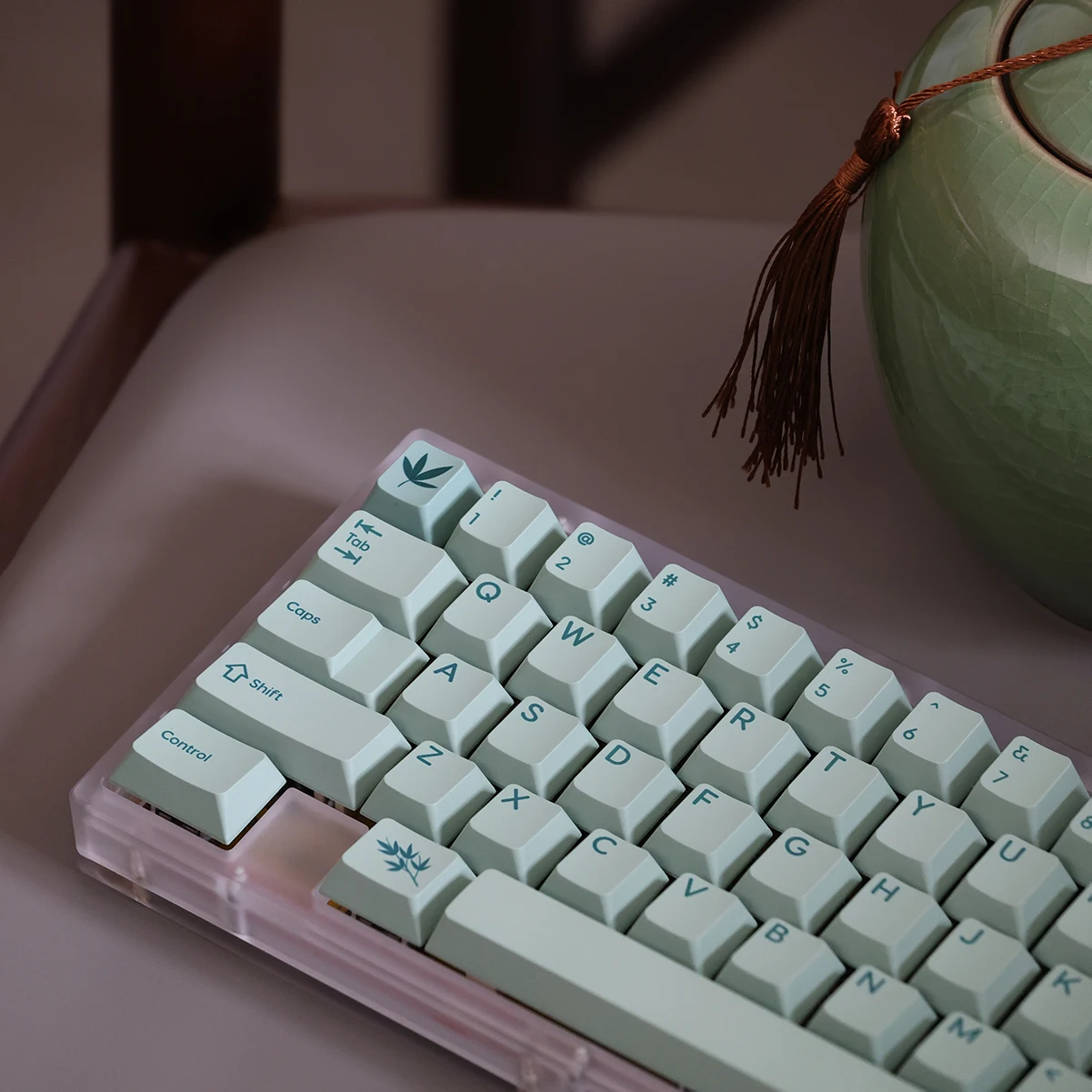 

Бамбуковая механическая клавиатура AlephKey, зеленые колпачки для клавиш, вишневый профиль, PBT Dye Sub, толщина 1,5 мм