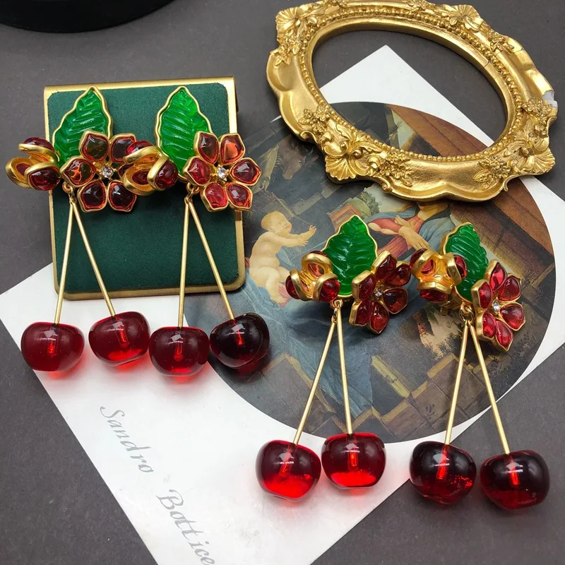 

Pastoral style, fresh, sweet, cute cherry drop glaze, long sweeping shoulder style earrings