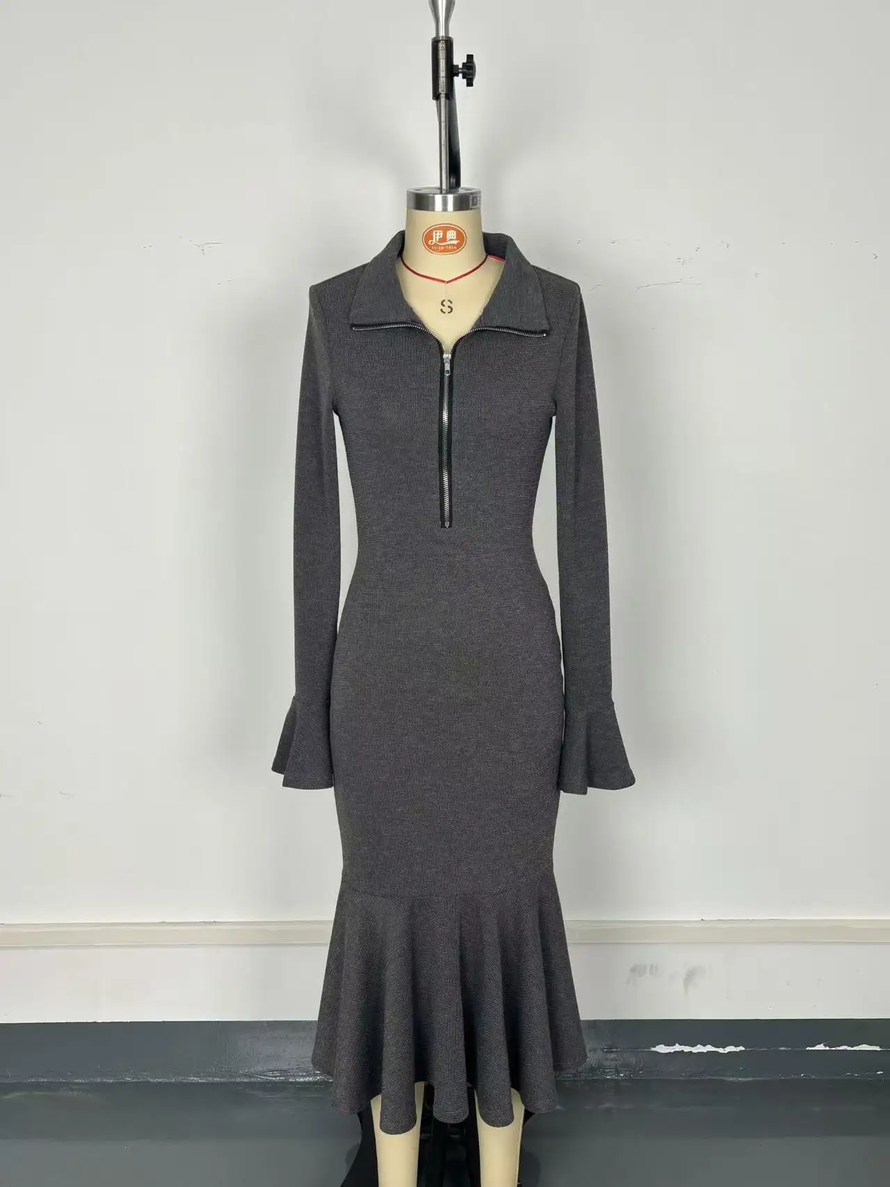 Yaminiya 2025 Autumn/winter New Fashionable and Sexy Zipper Lapel Design with Flared Sleeves and Tight Fish Tail Dress for Women