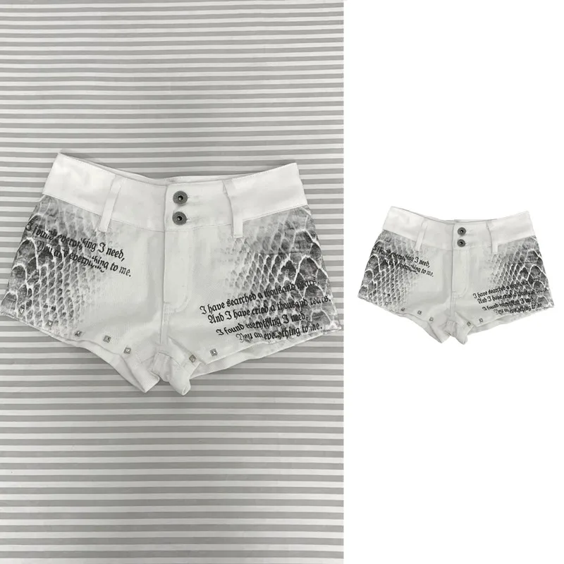 

Женские летние джинсовые шорты с низкой талией и змеиным принтом, облегающие, корейский стиль, новинка, хит продаж, для повседневной носки