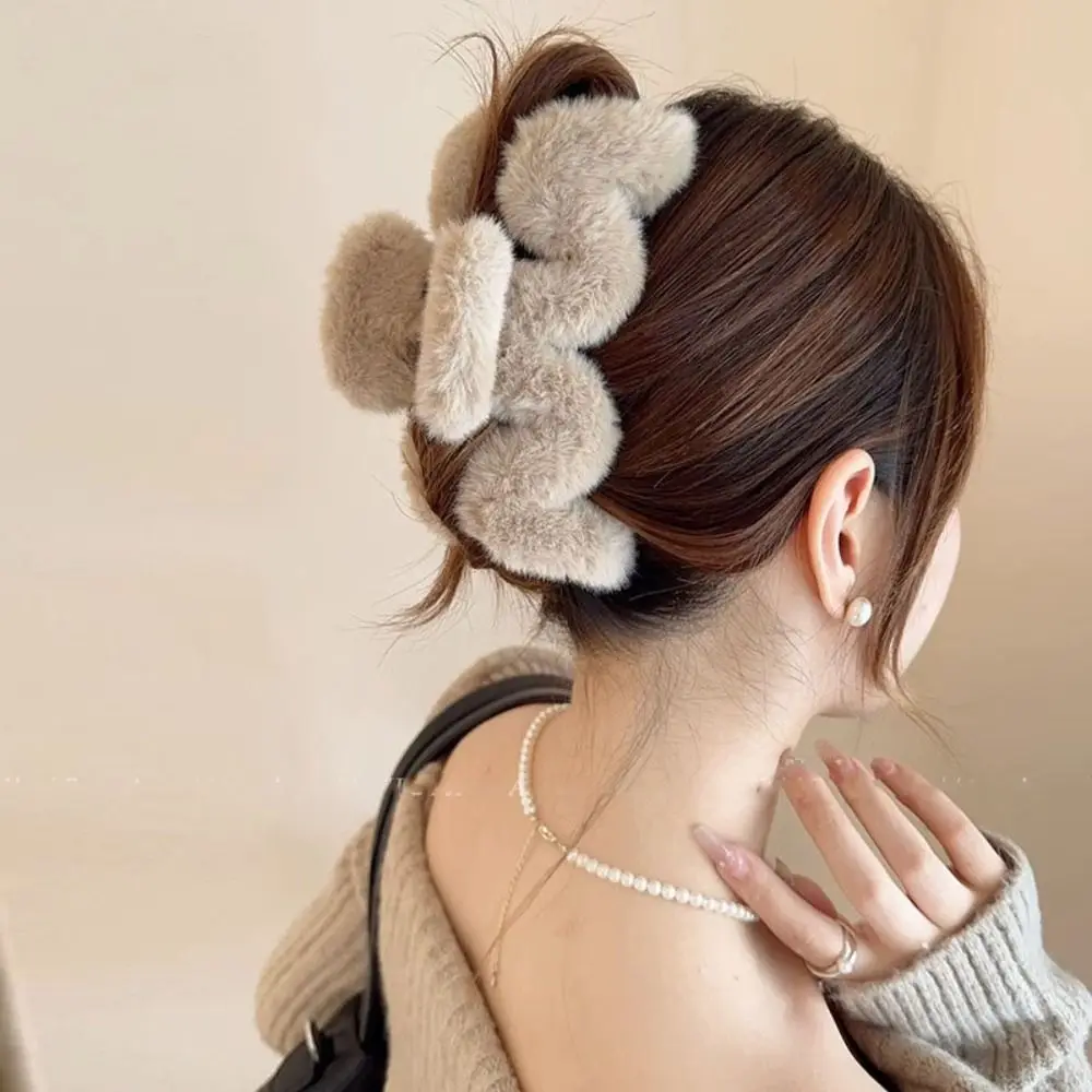 กิ๊บหนีบผมรูปตัว M น่ารัก กิ๊บหนีบผมทรงเรขาคณิต ที่รัดผมหางม้า เครื่องประดับผม กิ๊บหนีบผมทรงฉลามขนาดใหญ่ สำหรับผู้หญิง