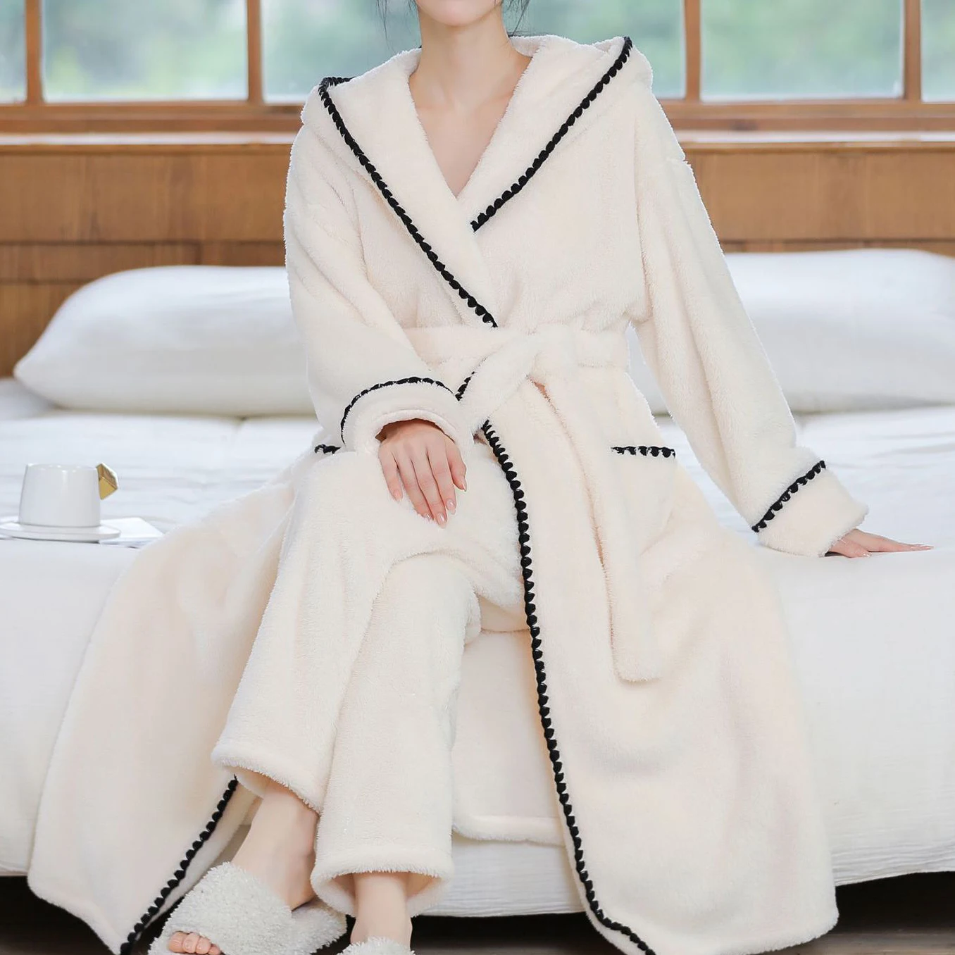 

Winter Thick Long Robe Pajamas Sleepwear Two Piece Set Plush Coral Fleece Hooded Bathrobe Nightgown Loose White Flannel Homewear