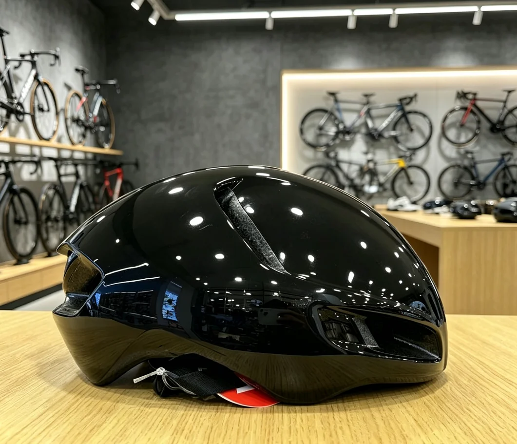 

2026 Luxury Aero Road Helmet MIPS Wind Tunnel Pro Unisex Cycling Safety Cap