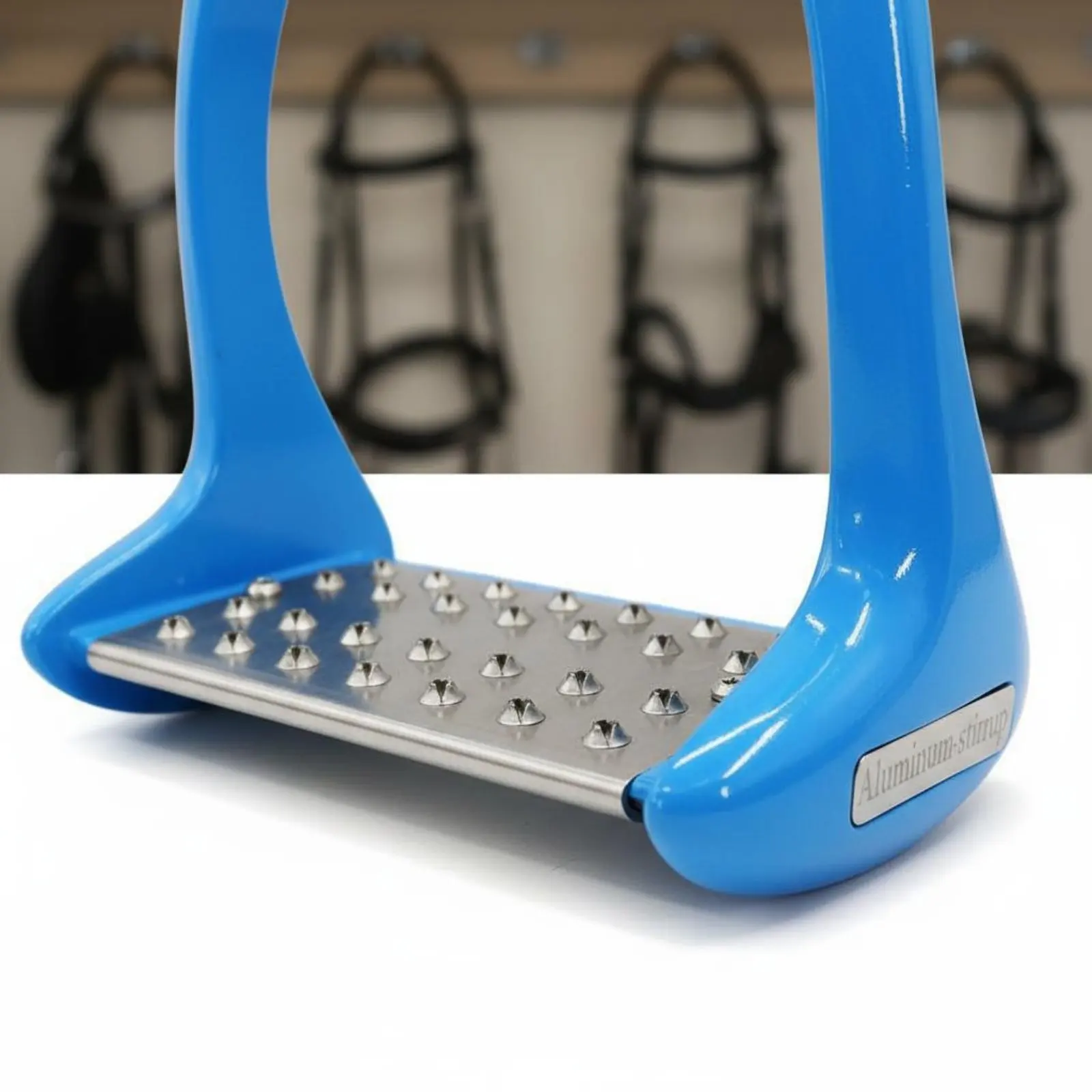 2-pieces-aluminum-horse-stirrups-multiple-hues-painted-equestrian-stirrups-for-equestrians