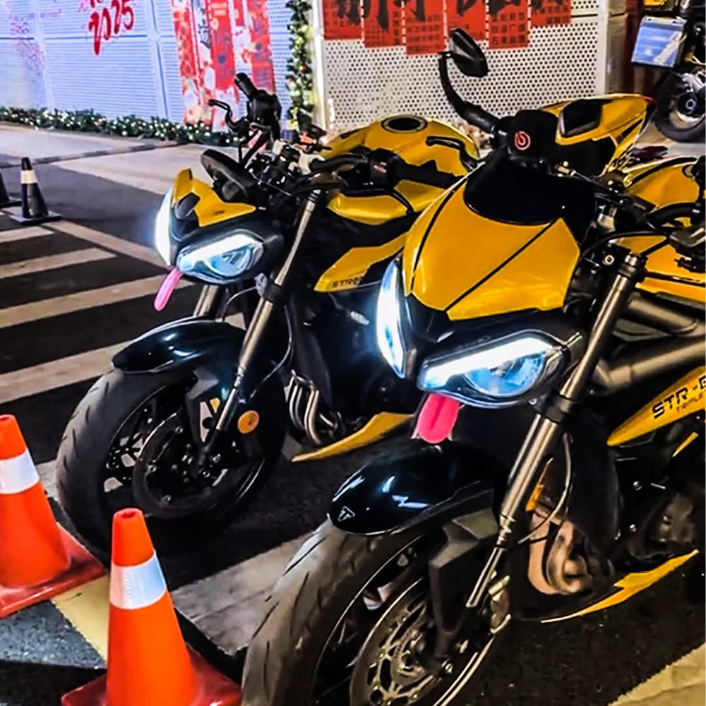 อุปกรณ์ตกแต่งรถจักรยานยนต์บุคลิกภาพการปรับเปลี่ยนตลกตุ๊กตาลิ้นใหญ่ตกแต่ง