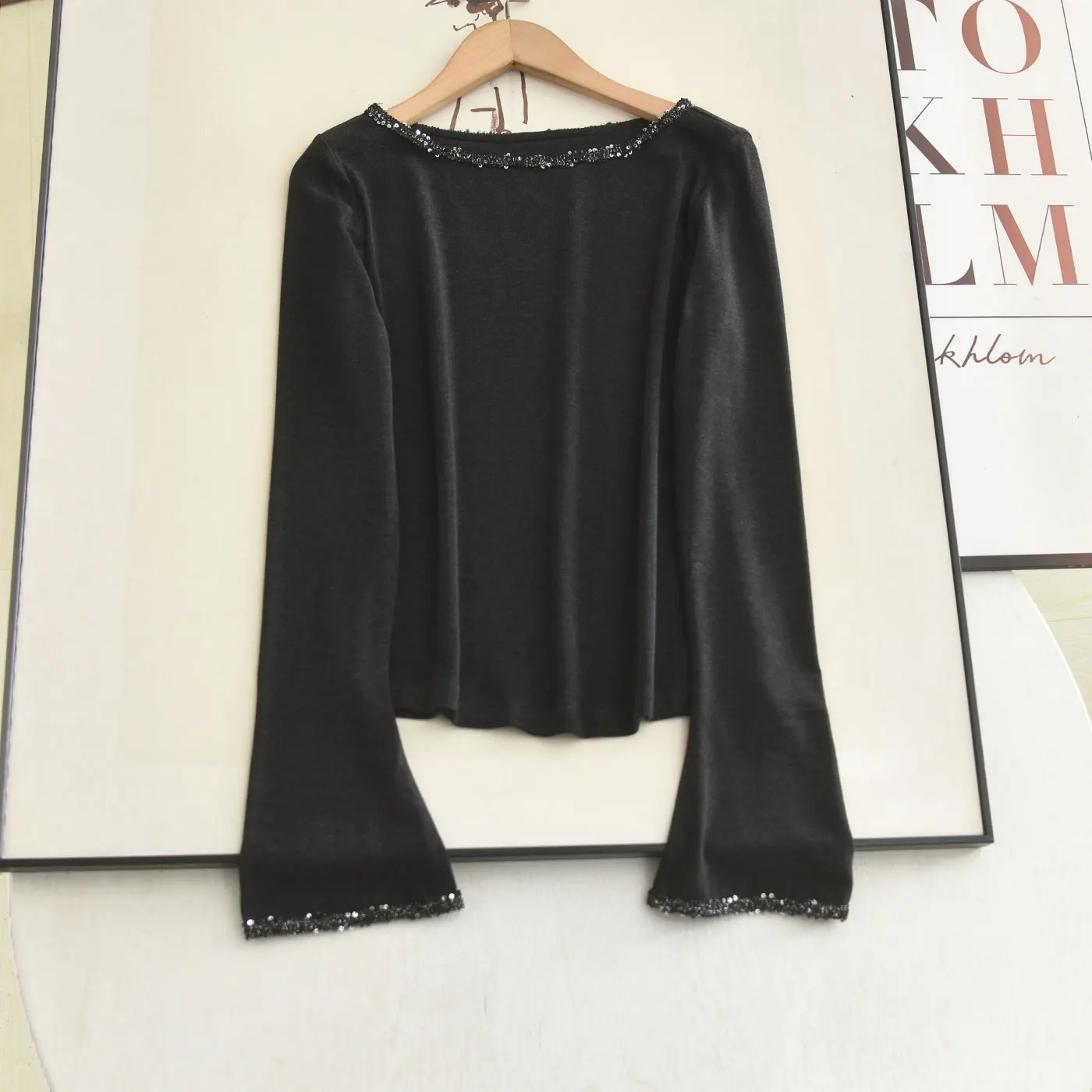 

Весна 2026: Модный женский трикотажный топ с блестящими вставками и вырезом-лодочкой, облегающий крой, в стиле ретро, с длинным рукавом, размер S