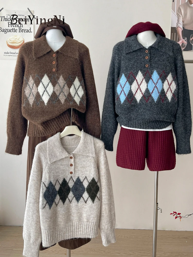 

Beiyingni 2025 зимний женский свитер в клетку на пуговицах с отложным воротником, ленивый французский вязаный пуловер, женские теплые топы для отдыха в стиле ретро