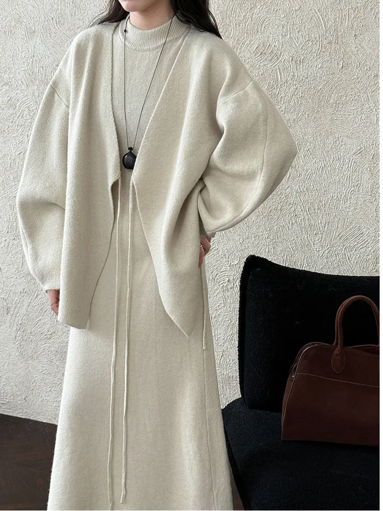 WHTREND estilo francés elegante vestido largo de punto sin mangas + cárdigan medio de estilo elegante conjunto de dos piezas para mujer WH1871