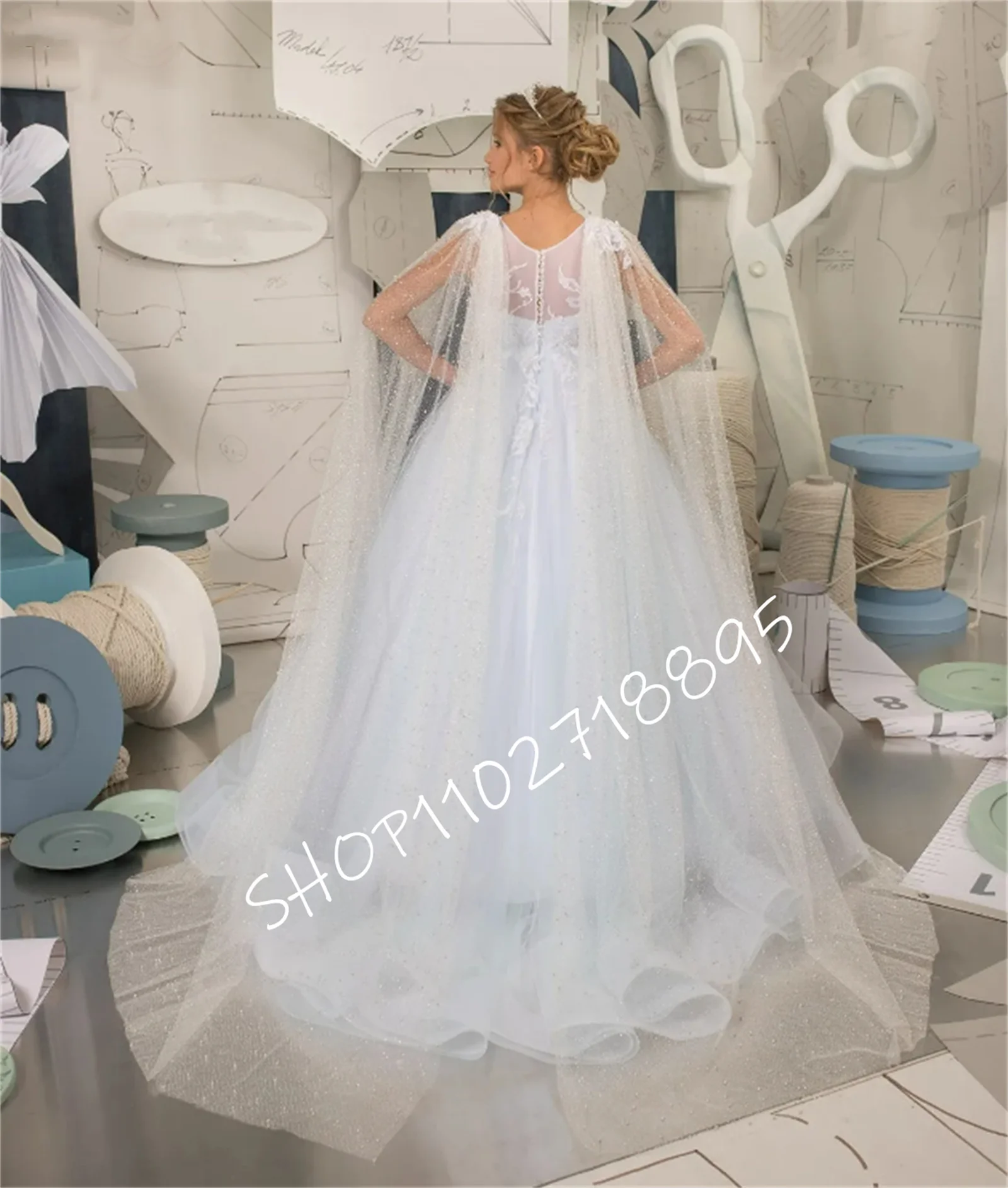 Robe de demoiselle d'honneur blanche avec appliques de pompons en tulle moelleux, robe de mariage élégante, robe de fête d'anniversaire charistique pour enfant, première année