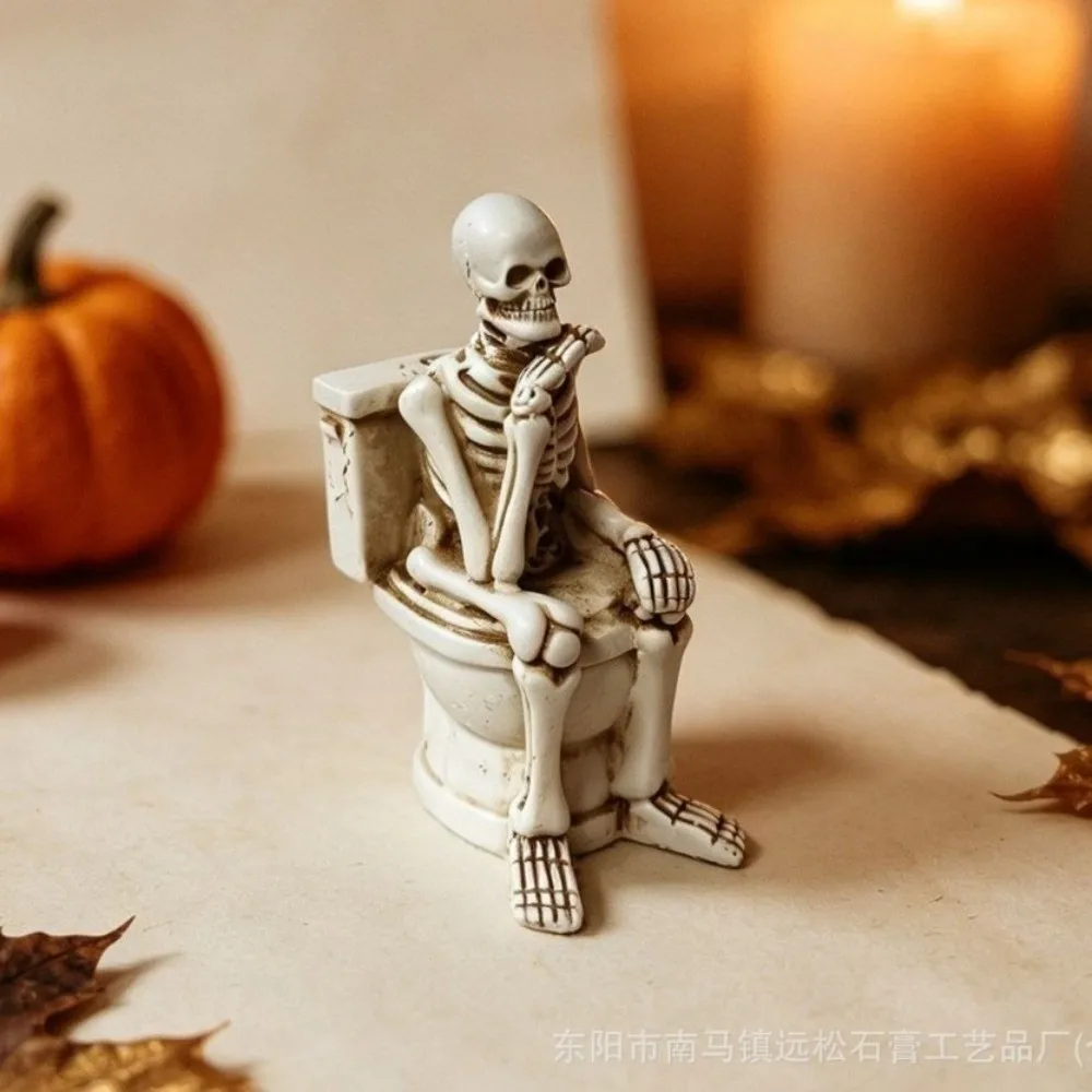 Vintage Skeleton on Toilet Figurine Resin Spooky Atmosphere Halloween Skeleton Statue Funny Fade-Proof