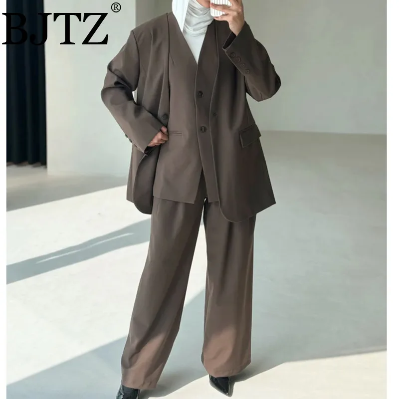 سترة SS25 Cyber Y2K القابلة للتحويل: سترة نسائية بإبزيم جانبي منقوشة بالذكاء الاصطناعي مصنوعة من نسيج التكنولوجيا المعاد تدويره متعددة الاتجاهات للمكتب إلى ملابس الشارع #1