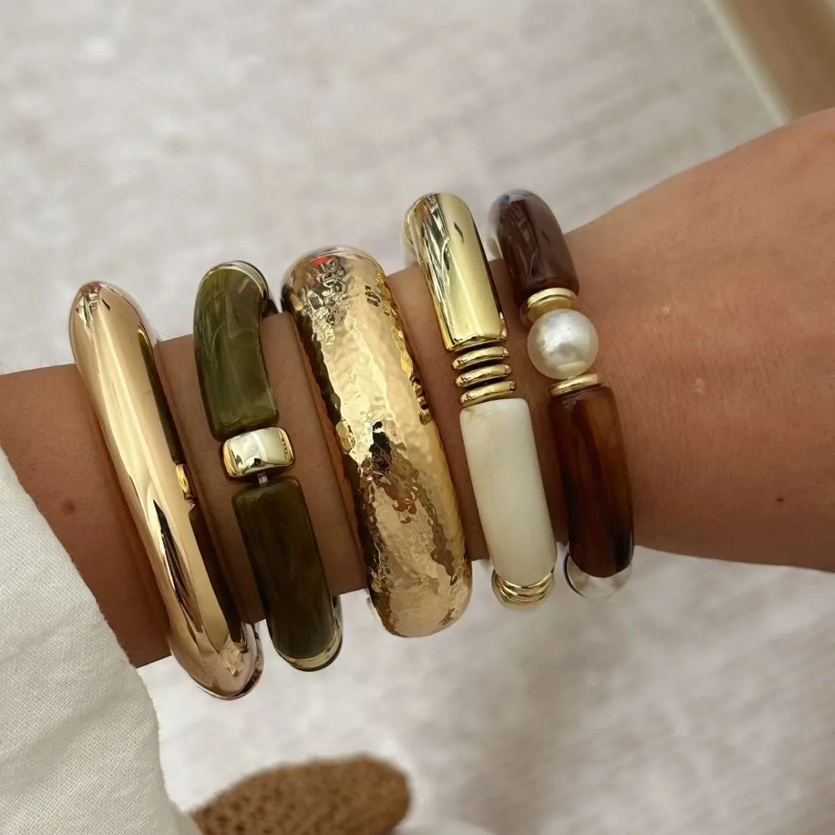 Vintage Unregelmäßige Bambus Harz Breite Armreifen für Frauen Punk Geometrische Stapel Layered Gebogene Rohr Stretch Armbänder Paar Schmuck