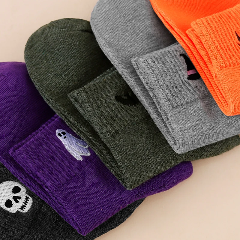 3 Pairs Of Trendy And Quirky Halloween Pumpkin Head/Ghost/Magic Hat/Skull/Bat Embroidery Pattern Versatile Mid Tube Socks