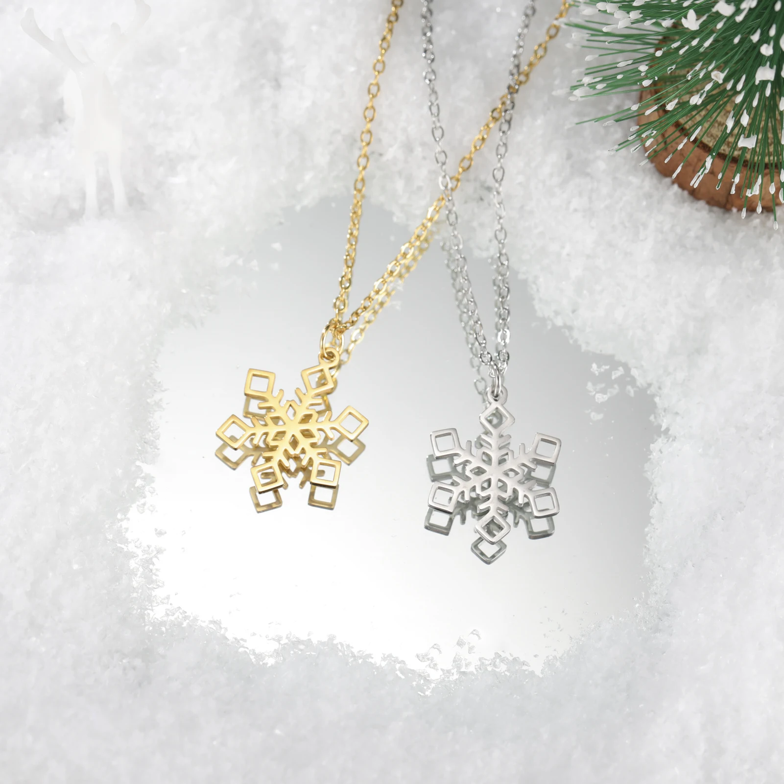 Lucktune Christmas Snowflake Santa Pendant Necklace Stainless Steel Elk Snowman Chain Necklace Women New Jewelry Birthday Gift
