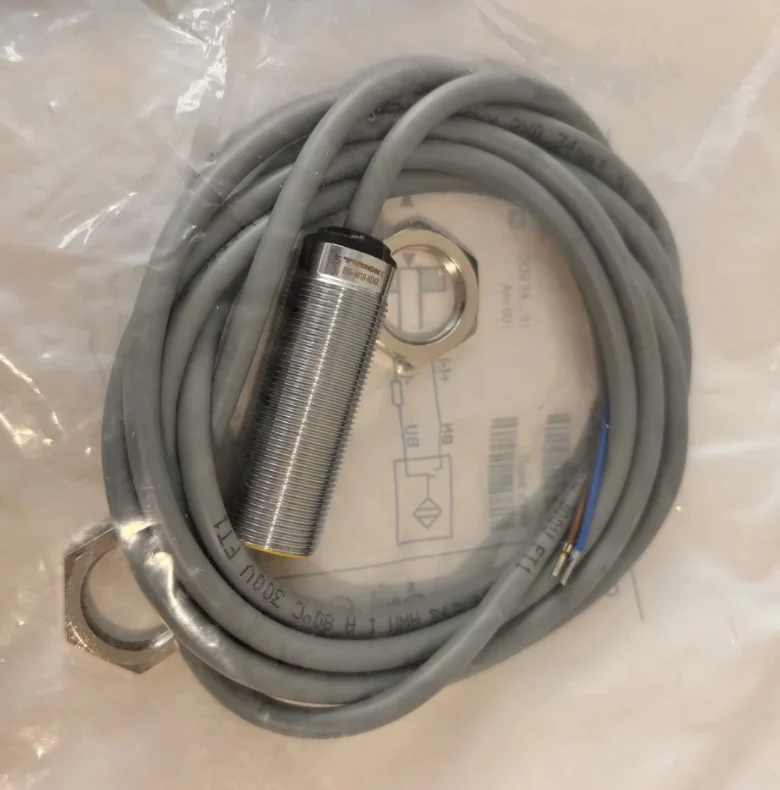 

Новый оригинальный индуктивный датчик BI5-M18-AD4X, номер заказа 44145, с резьбовым корпусом