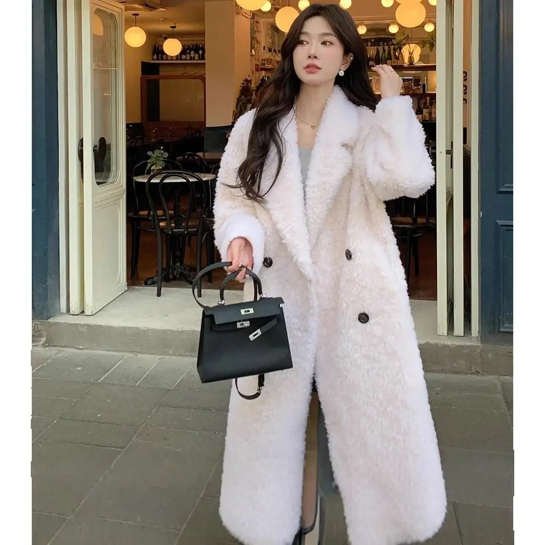 The designer's new women's windbreaker, a faux wool teddy bear coat, is made of lambskin and fur