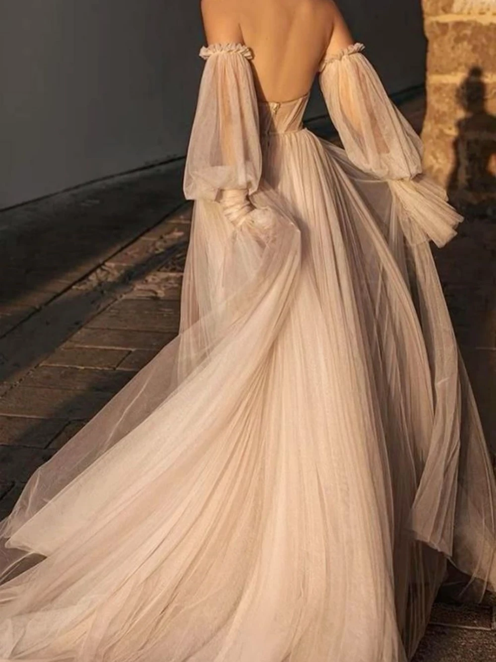 Fashion Backless Wedding Dress Pleated Tulle Bride Robe Customized A-line Floor-length Bridal Dresses Vestidos De Novia