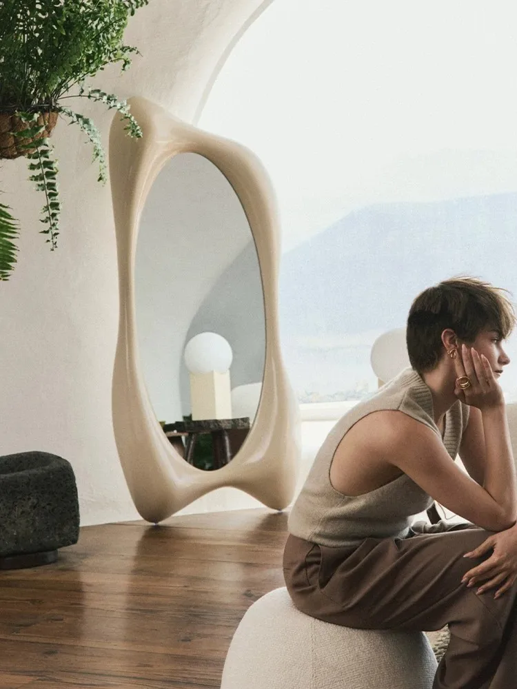 Creamy Simplicity Clothing Store Fitting Mirror Customization Luxury Home Living room Decoration Alien-Shaped Full-Length Mirror