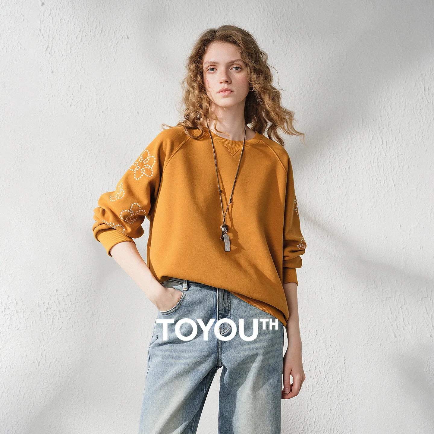 TOYOUTH Women's Crew Neck Sweatshirt 2026 Autumn New Loose Raglan Sleeve Flower Embroidered College Style Pullo
