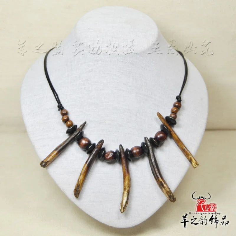 

Boar Tooth Necklace Original Ecology Ethnic Style Film and Television Props Primitive Tribe Unique Personality Wild Domineering