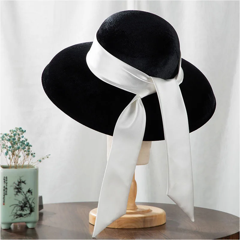 Elegant French Wedding Dress Black Velvet Ribbon Hepburn Hat Studio Retro Hat 1LS2686