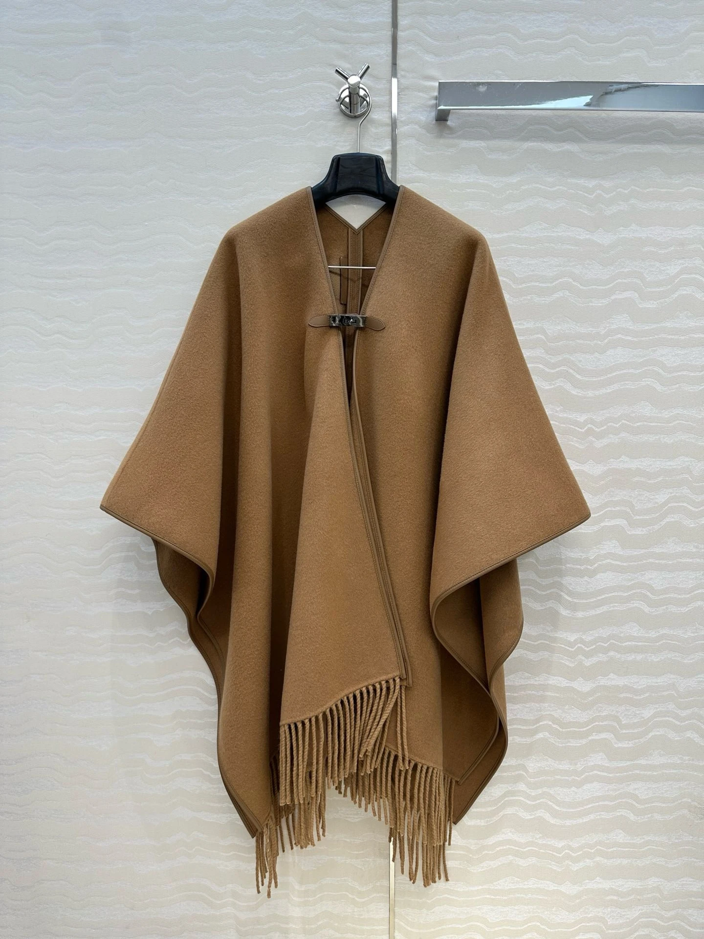 2026 Autumn/Winter New Women's Double sided Cashmere Shawl Cape with Spliced Sheepskin Edging. Tassel decoration. High quality