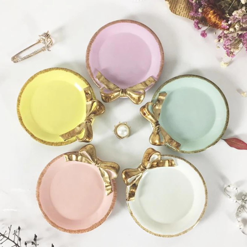 11*10CM Lovely Golden Bowknot Resin Tray Table Decoration Dish Cake Plate Dessert Coffee Cup Holder Party Wedding Ornament