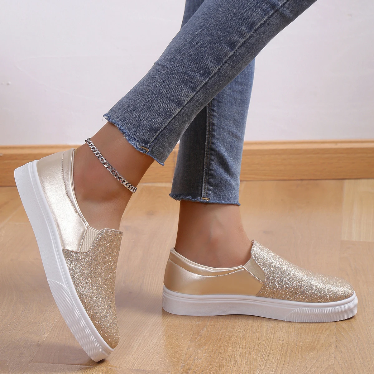 Flat bottomed versatile sequin casual board shoes, summer and autumn new one foot single shoe