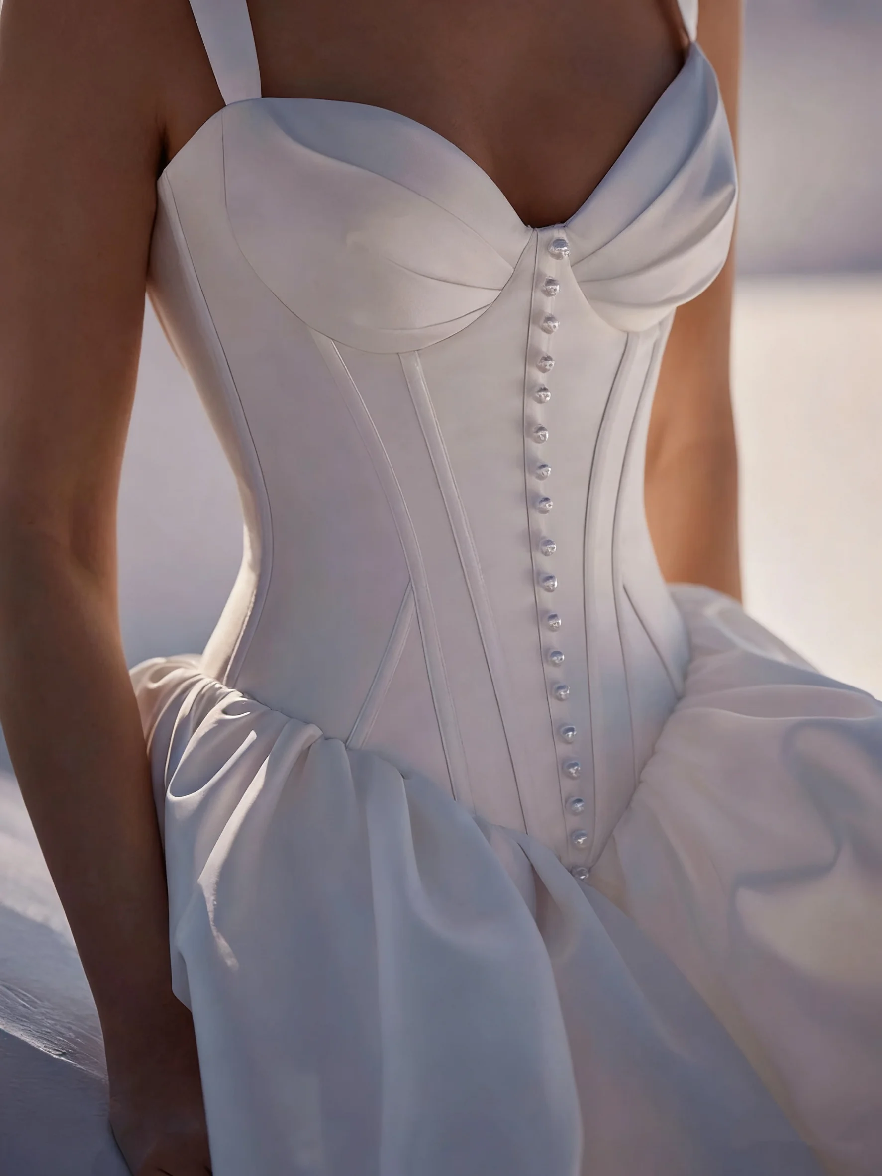 Vestido de novia de satén con escote en forma de corazón de lujo, vestido de baile con corsé ajustado y tirantes finos, vestido de novia elegante personalizado para ceremonia de boda