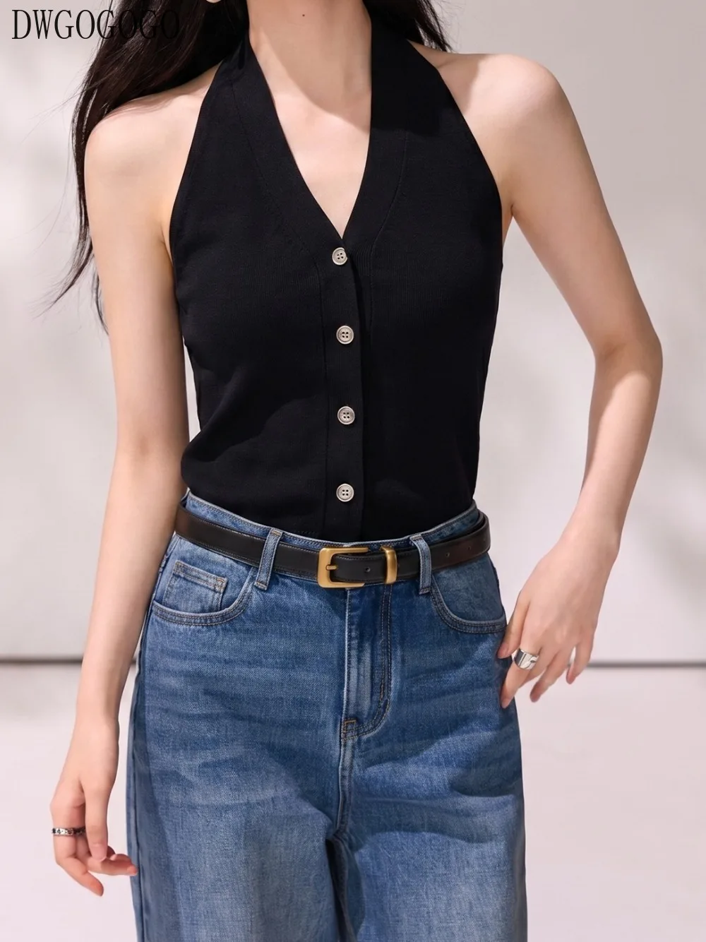 Women's Gold Button Front V-Neck Halter Sleeveless Cami Top, Fashionable Slim Fit Slimming Casual Versatile Summer Trendy Outfit