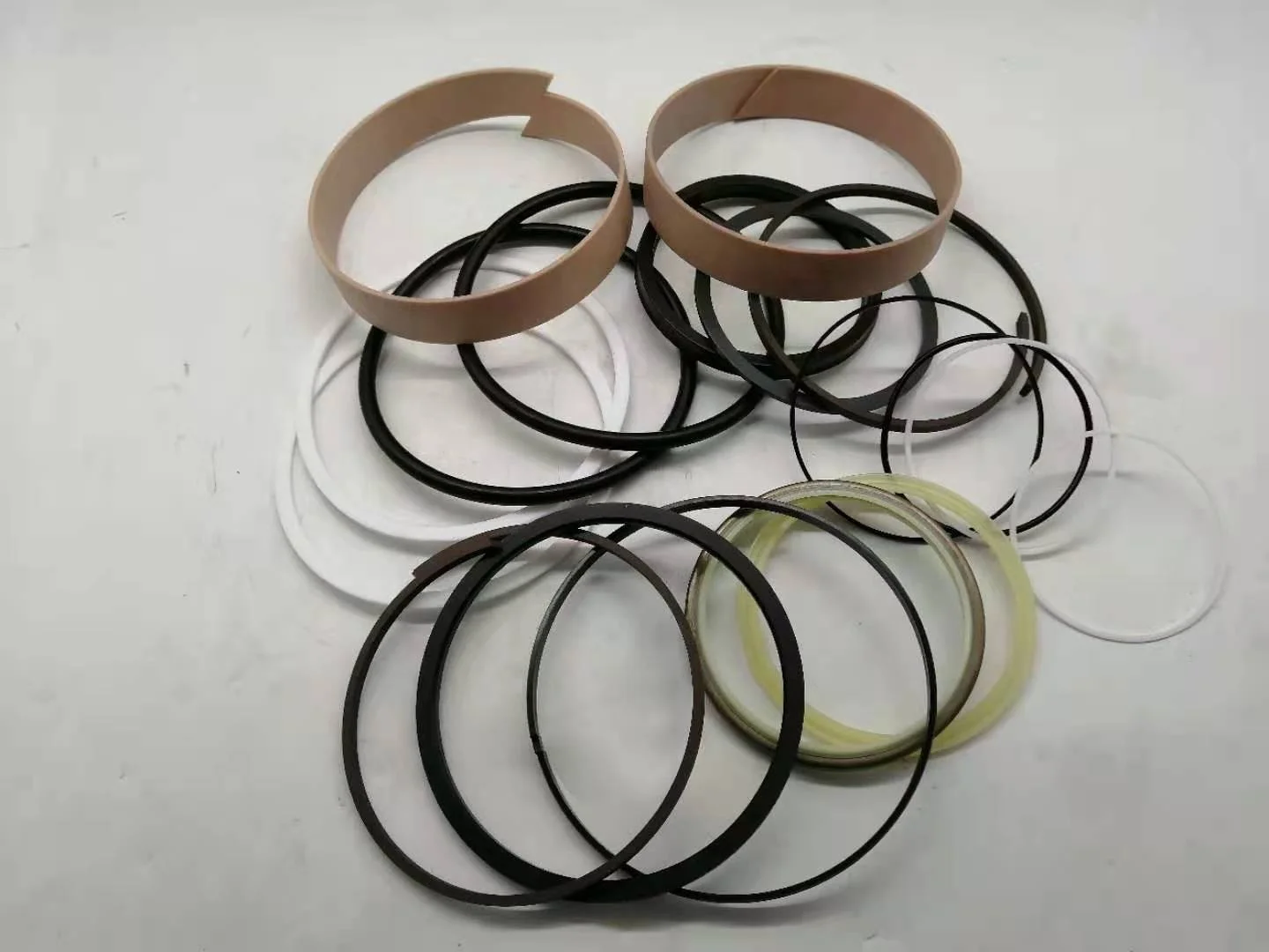 

14589145 14589144 14589143 Комплект уплотнений цилиндра стрелы/рыча/ковша OEM для экскаватора EC460B EC460C EC480D