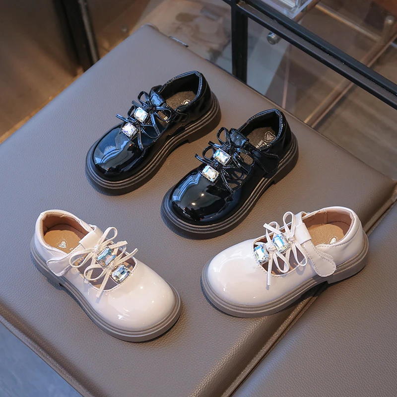 

Girls Leather Shoes Black Glossy Kids Performance Shoes with Simple Bows 2025 Autumn New Children Flats Korean Style Versatile
