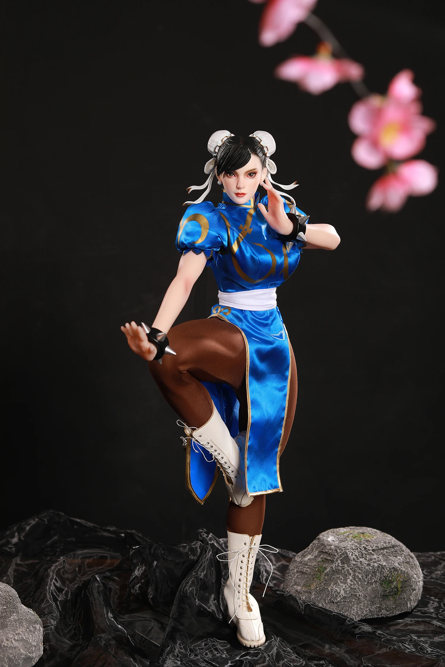 Chun-Li All-Silicone Combat anime sex doll, 3D realistic vagina, full-sized muscular love doll, for adult male masturbation use.