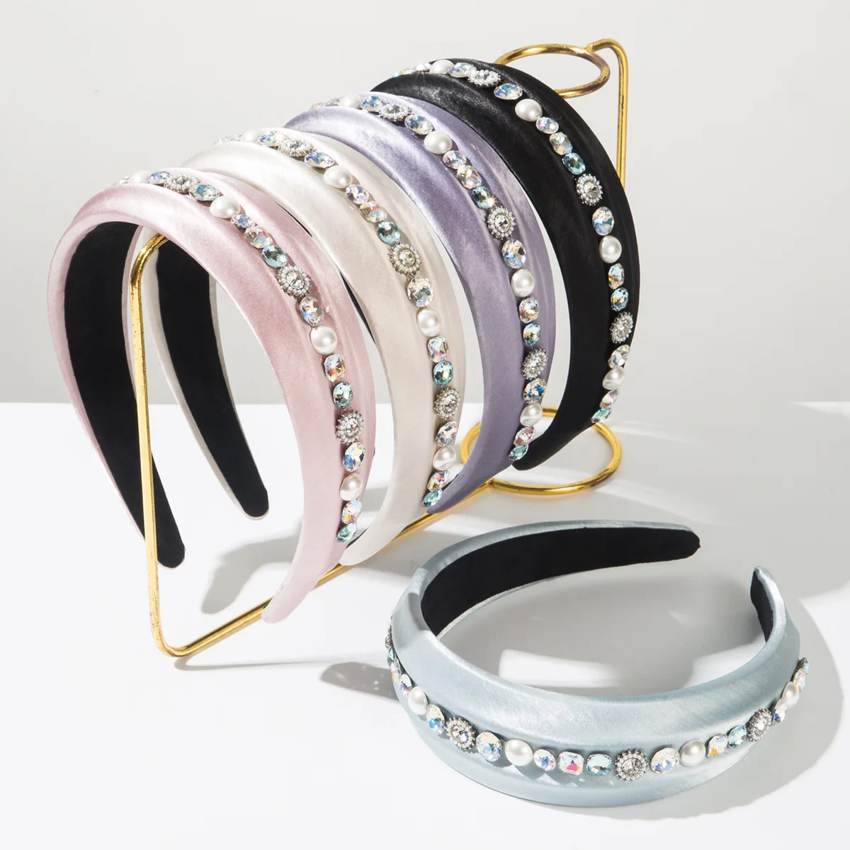 

Новая стильная повязка на голову с жемчугом и стразами для женщин: простая, модная, красивая, универсальная, для выхода в свет, аксессуар для фиксации волос