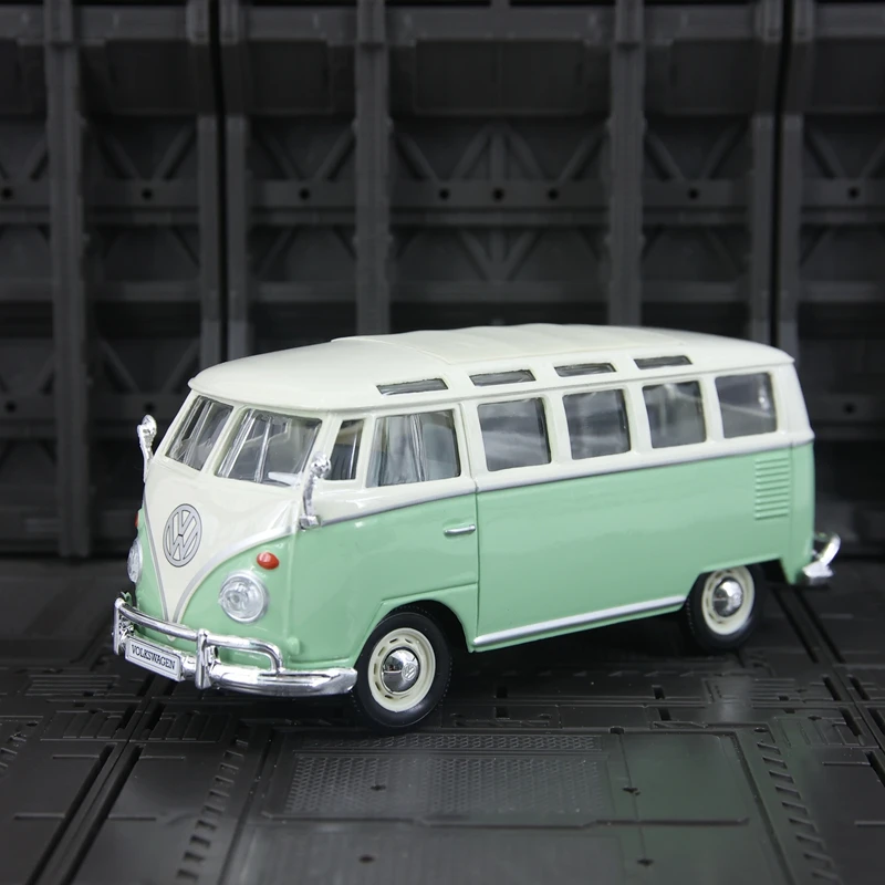 

Maisto 1:25 simulation Volkswagen Van Samba alloy car model retro bus static decoration rich details, fine workmanship