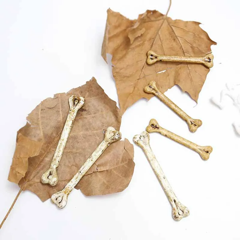 20/40 Stück Hochwertige Halloween Multifunktionale Plastik-Knochenattrappen zum Aufhängen, Perforierte Knochenanhänger, Lebensechte Halloween-Bastelzubehör