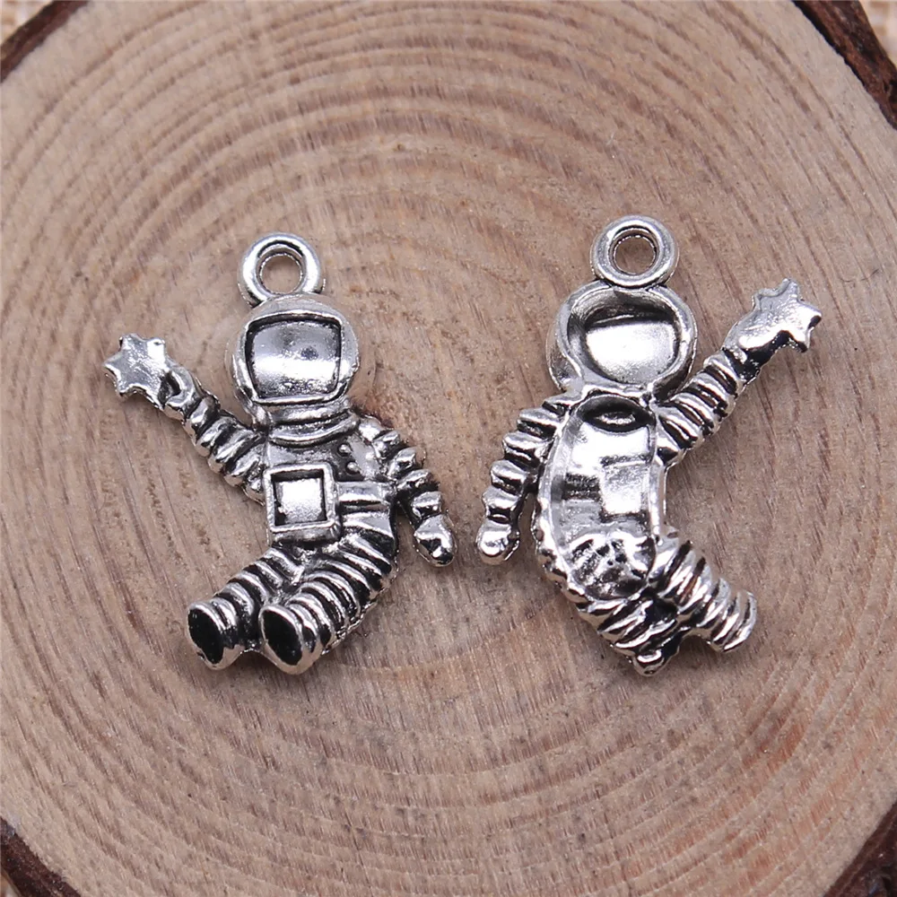 20pcs 22x14mm(0.87x0.55inch) Antique Silver Color Astronaut Charms Jewelry Making Findings