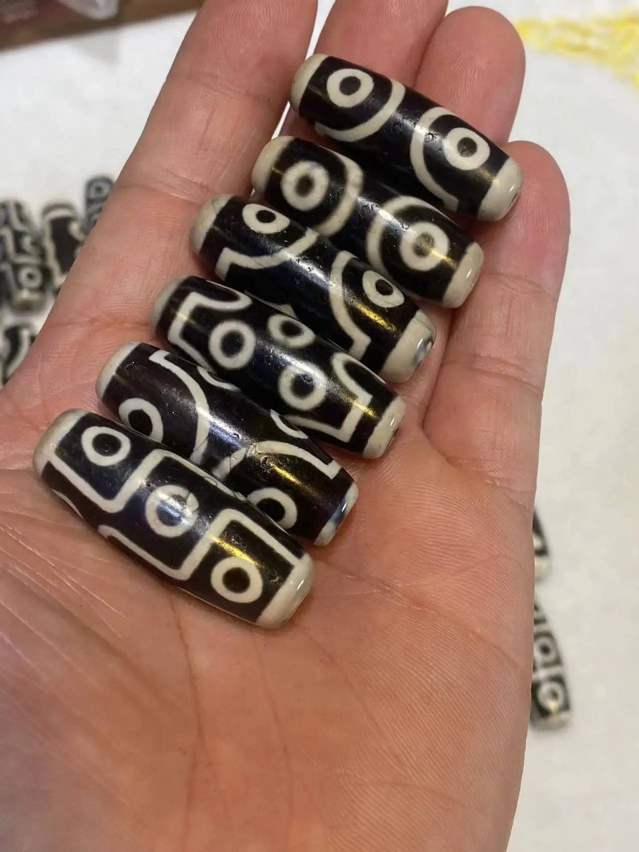 50pcs/lot Natural old agate dzi black and white Multiple patterns Loose beads wholesale weathering white core hole diy pendant