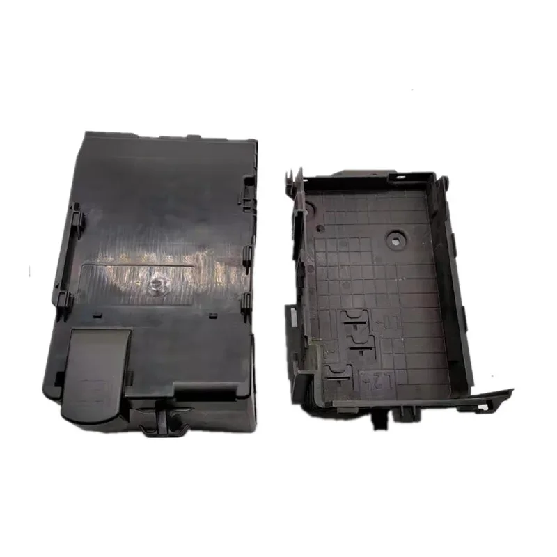 

Крышка аккумуляторного отсека 5615Q0 для Peugeot 208, 2008, 301, Citroen C3, C-Elysee 9676054080, 9801801880