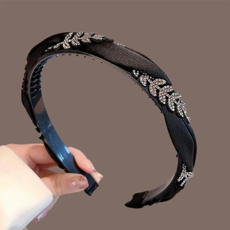 Non Slip Toothed Headband 2026 New Simple for Face Wash and Outing Versatile Elegant Black Resin Lightweight One Size