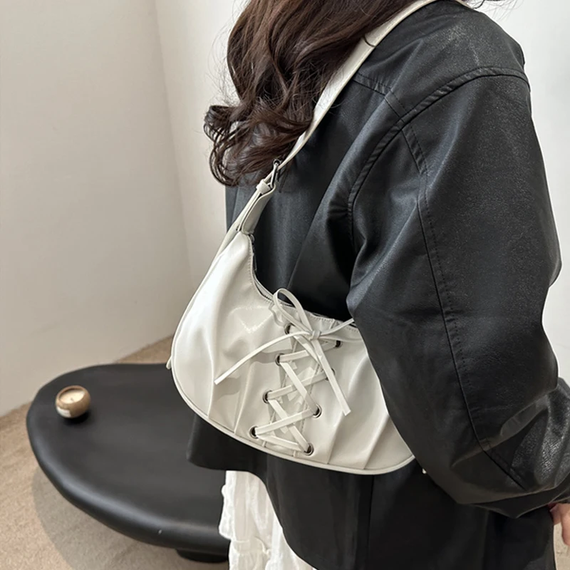 Schicke Schleifendesign Halbmond-Form Umhängetasche Y2K Vintage-Stil Hobo Handtasche für Damen Täglicher Gebrauch – Detail 3