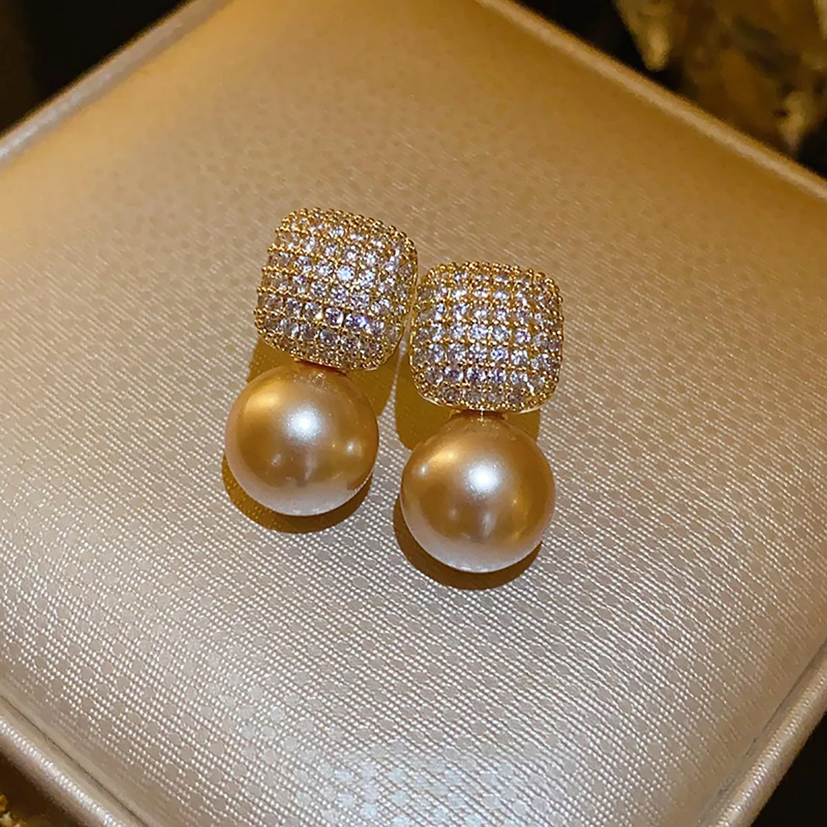 New Fashion Metal Pearl Drop Earrings For Women Vintage Elegant Square Crystal Earrings Wedding Party Jewelry