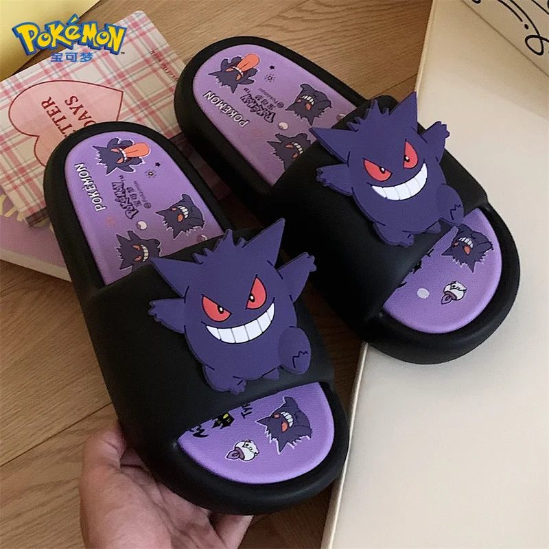 Vendre bien des produits périphériques d'animation Pokemon Gengar pantoufles pour homme femmes Kawaii dessin animé été salle de bain plage pantoufles