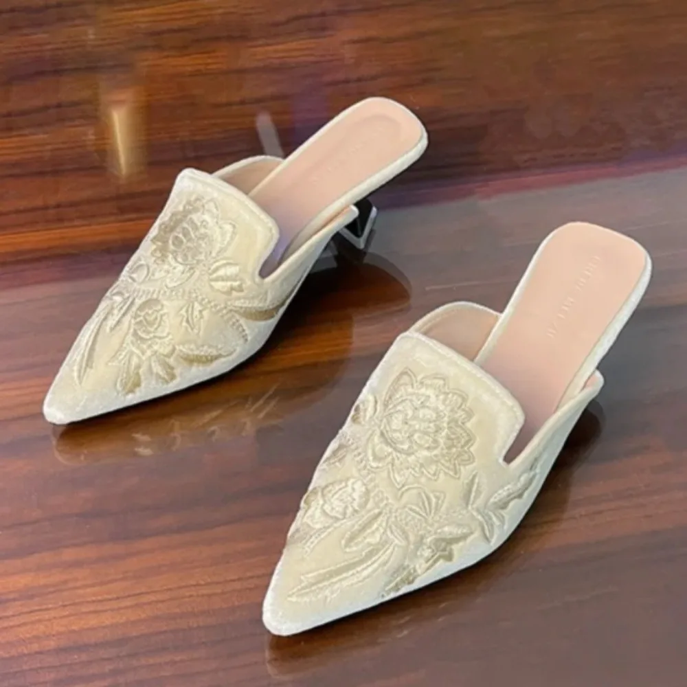 

Women Slippers Embroidery Half Drag Women's Shoes New Embroidery Flower Retro Half Slippers Pointed Flat Bottom Sandals Women's