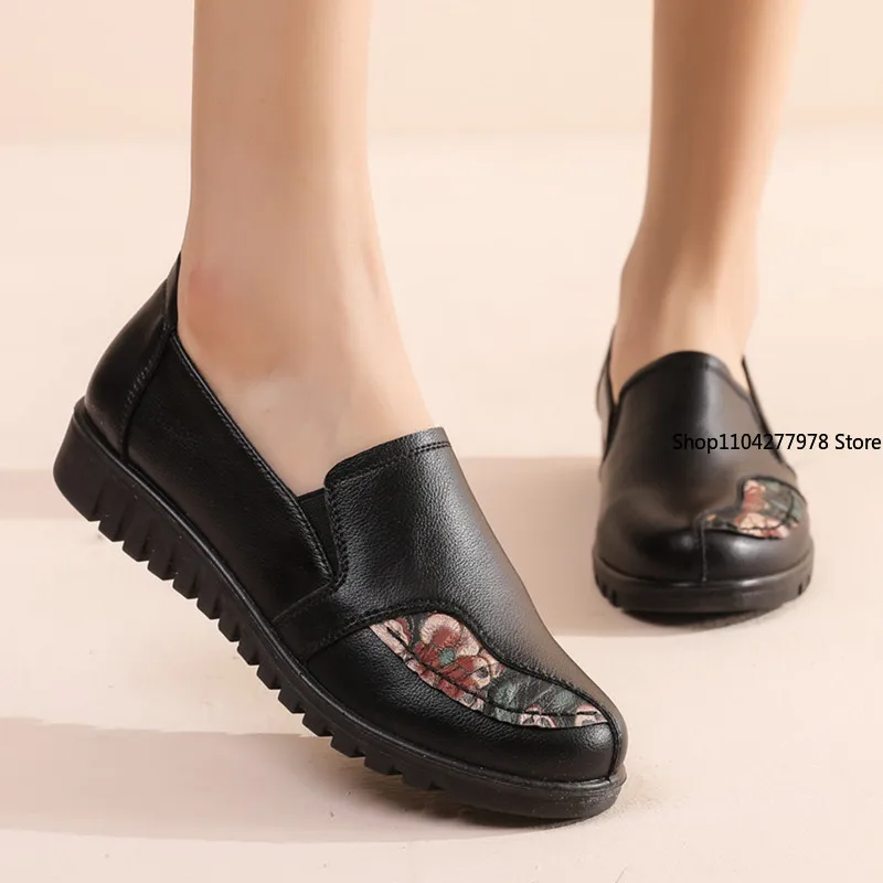 

Ladies Pu Leather Shoes Simple Solid Soft Loving Heart Printed Lightweight Flat Comfortable Large Size 42 Single Shoes